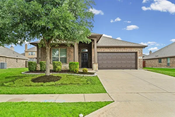 $2,595 | 1205 Crest Ridge Drive, Glenn Heights, TX 75154