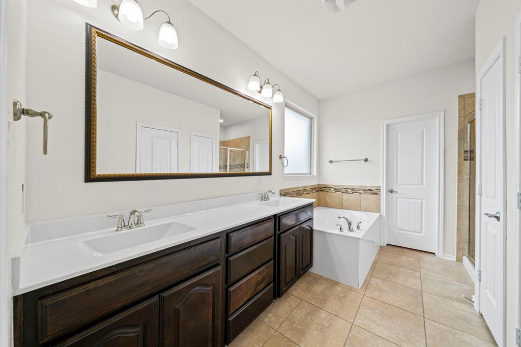 1205 Crest Ridge Drive Glenn Heights, TX 75154 - Photo 13 of 26 a spacious bathroom with a tub sink and mirror