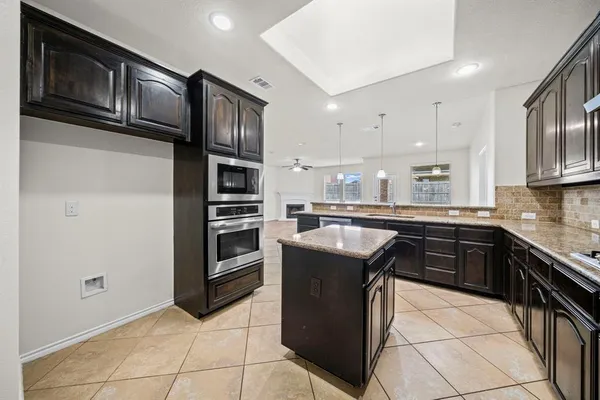 $2,595 | 1205 Crest Ridge Drive, Glenn Heights, TX 75154