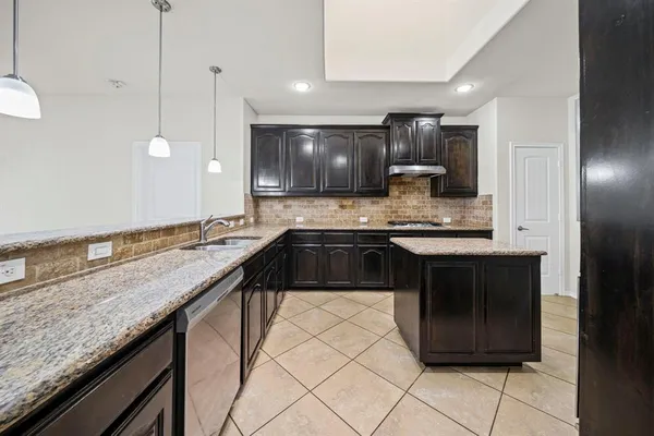$2,595 | 1205 Crest Ridge Drive, Glenn Heights, TX 75154