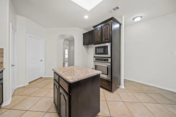 $2,595 | 1205 Crest Ridge Drive, Glenn Heights, TX 75154