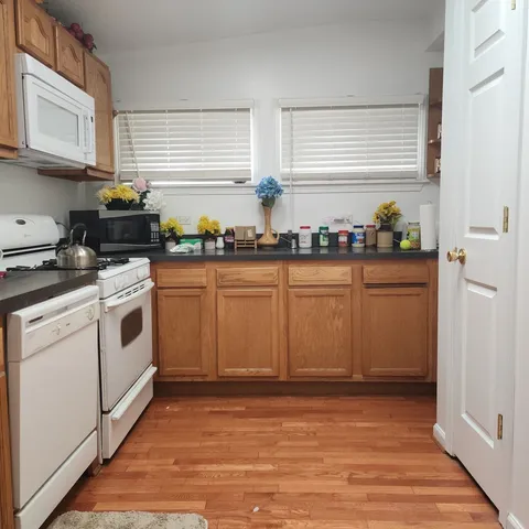 $299,900 | 7826 West 98th Place, Hickory Hills, IL 60457