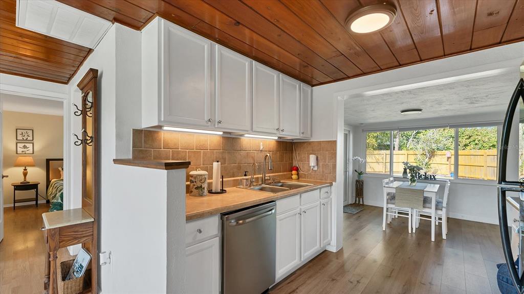 1264 Porpoise Road Venice, FL 34293 - Photo 13 of 40