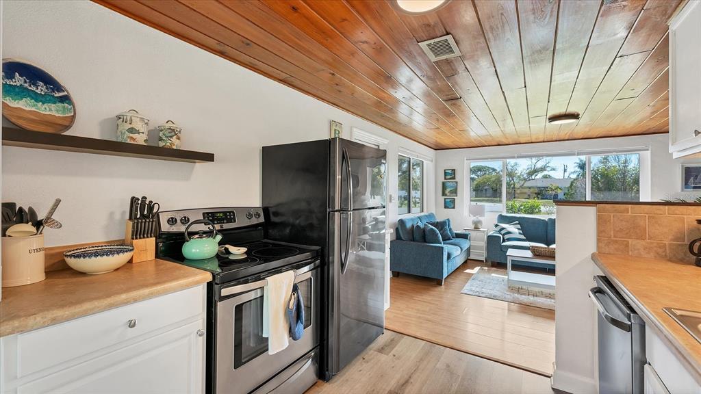 1264 Porpoise Road Venice, FL 34293 - Photo 15 of 40