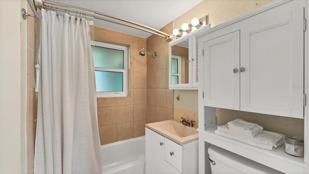 1264 Porpoise Road Venice, FL 34293 - Photo 17 of 40