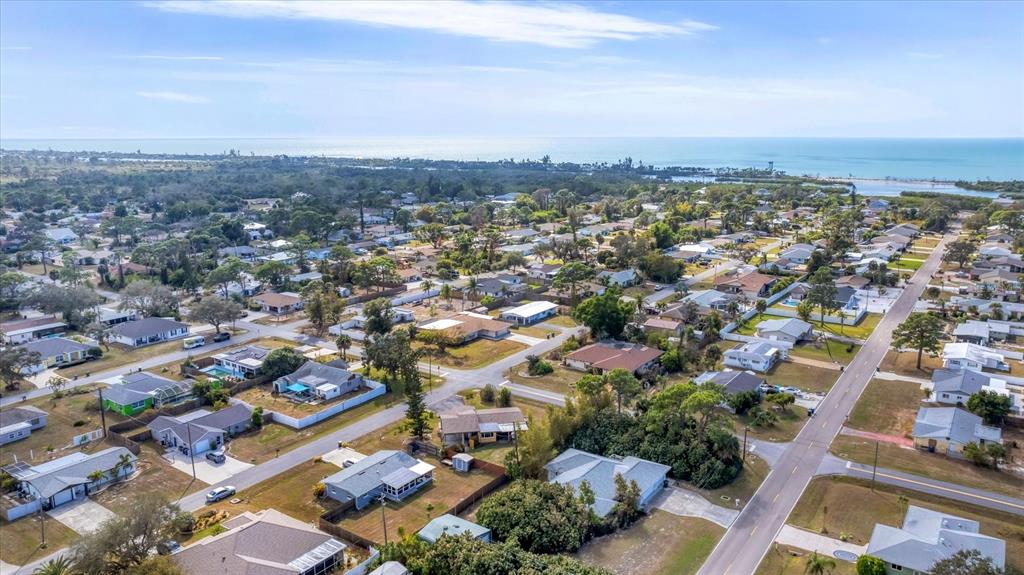 1264 Porpoise Road Venice, FL 34293 - Photo 31 of 40