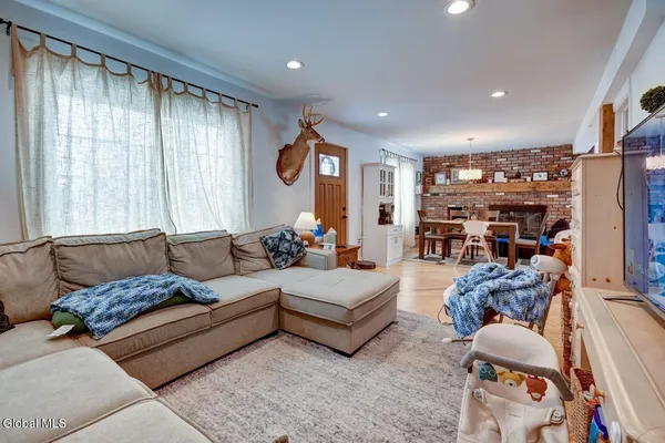 $469,500 | 475 Highway 32, Stillwater, NY 12170
