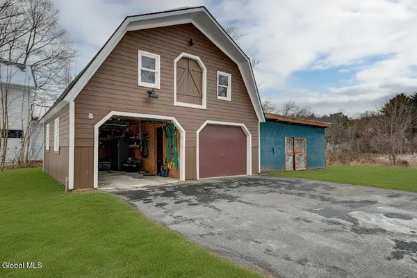$469,500 | 475 Highway 32, Stillwater, NY 12170