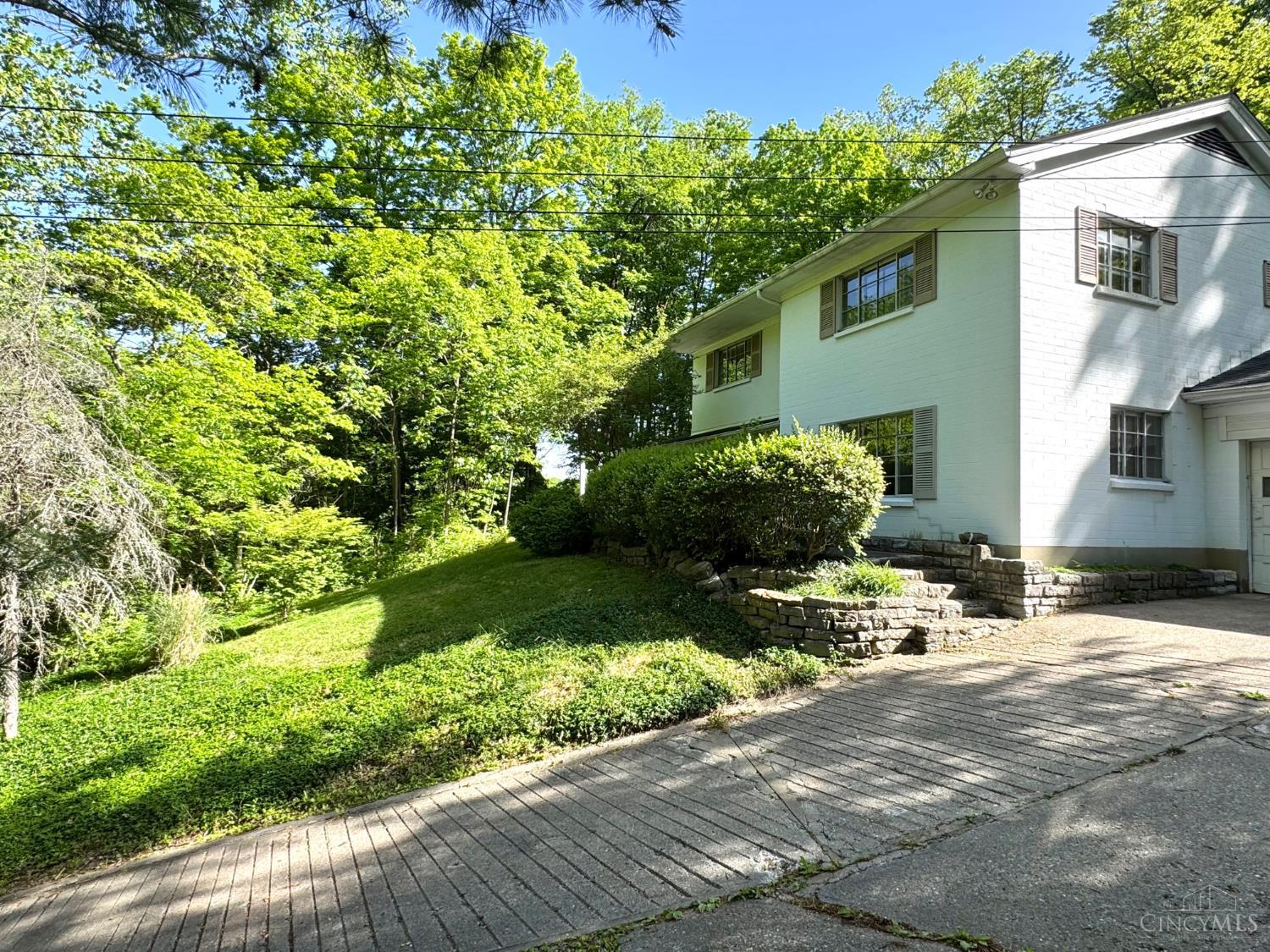 7034 Bridges Road Cincinnati, OH 45230 - Photo 3 of 41