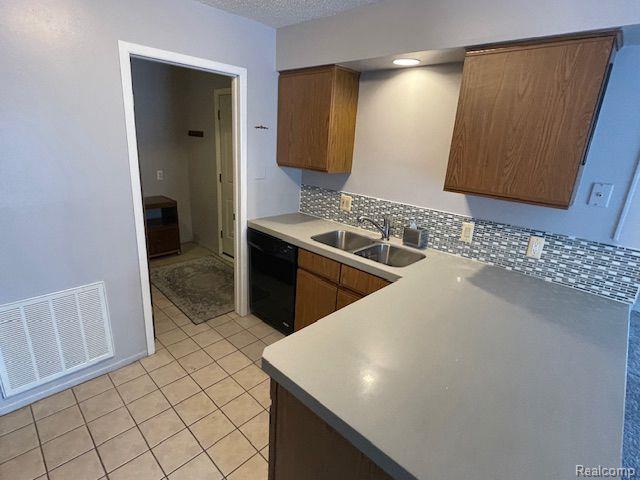3570 Cass Elizabeth Road Waterford, MI 48328 - Photo 7 of 19