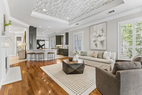 $875,000 | 347 The Hills Drive, The Hills, TX 78738