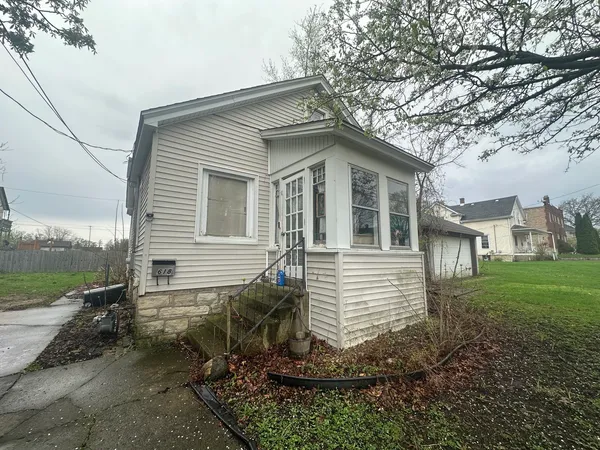 $99,900 | 618 Richmond Street, Joliet, IL 60435