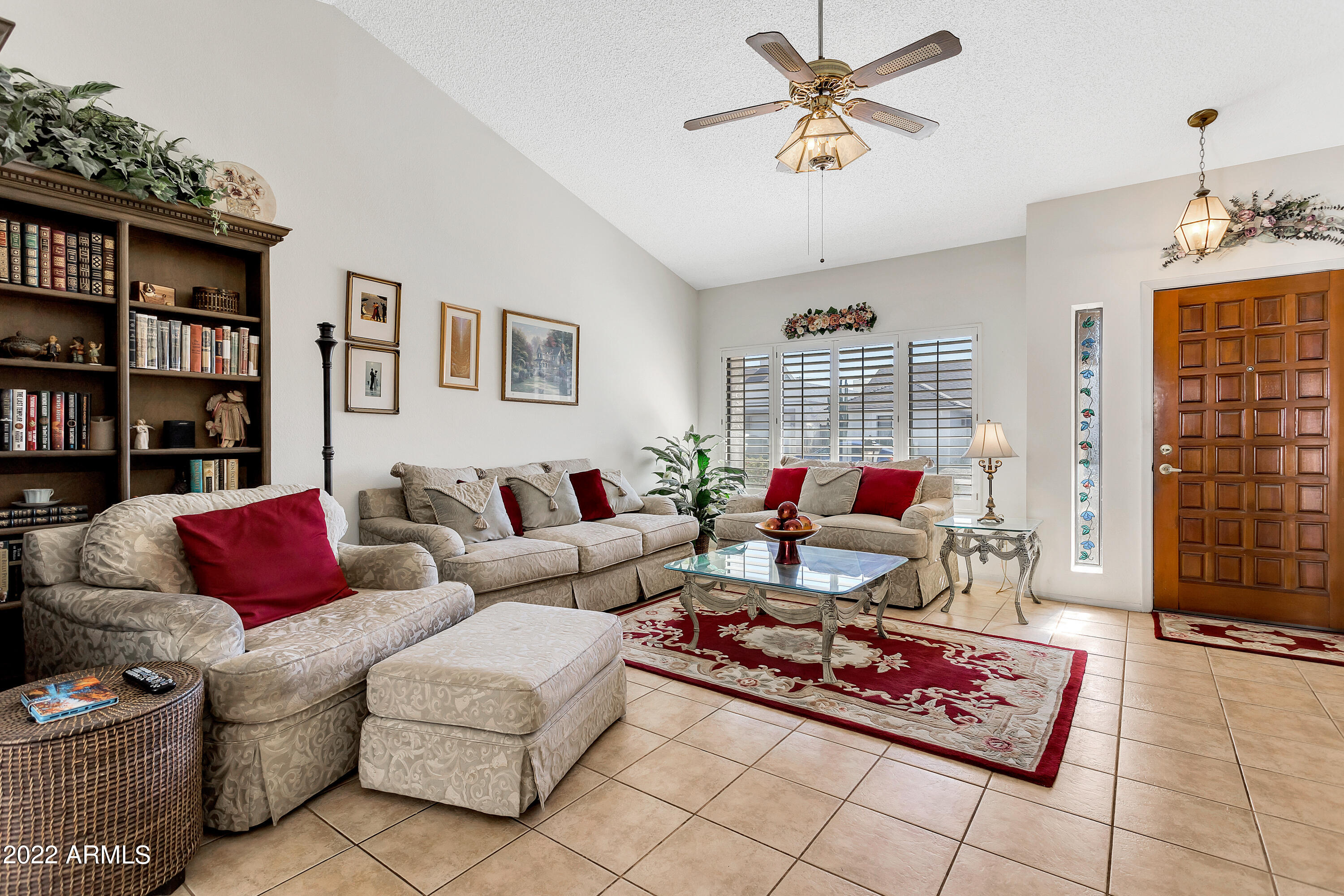 930 East Wagoner Road Phoenix, AZ 85022 - Photo 4 of 20 Light & bright