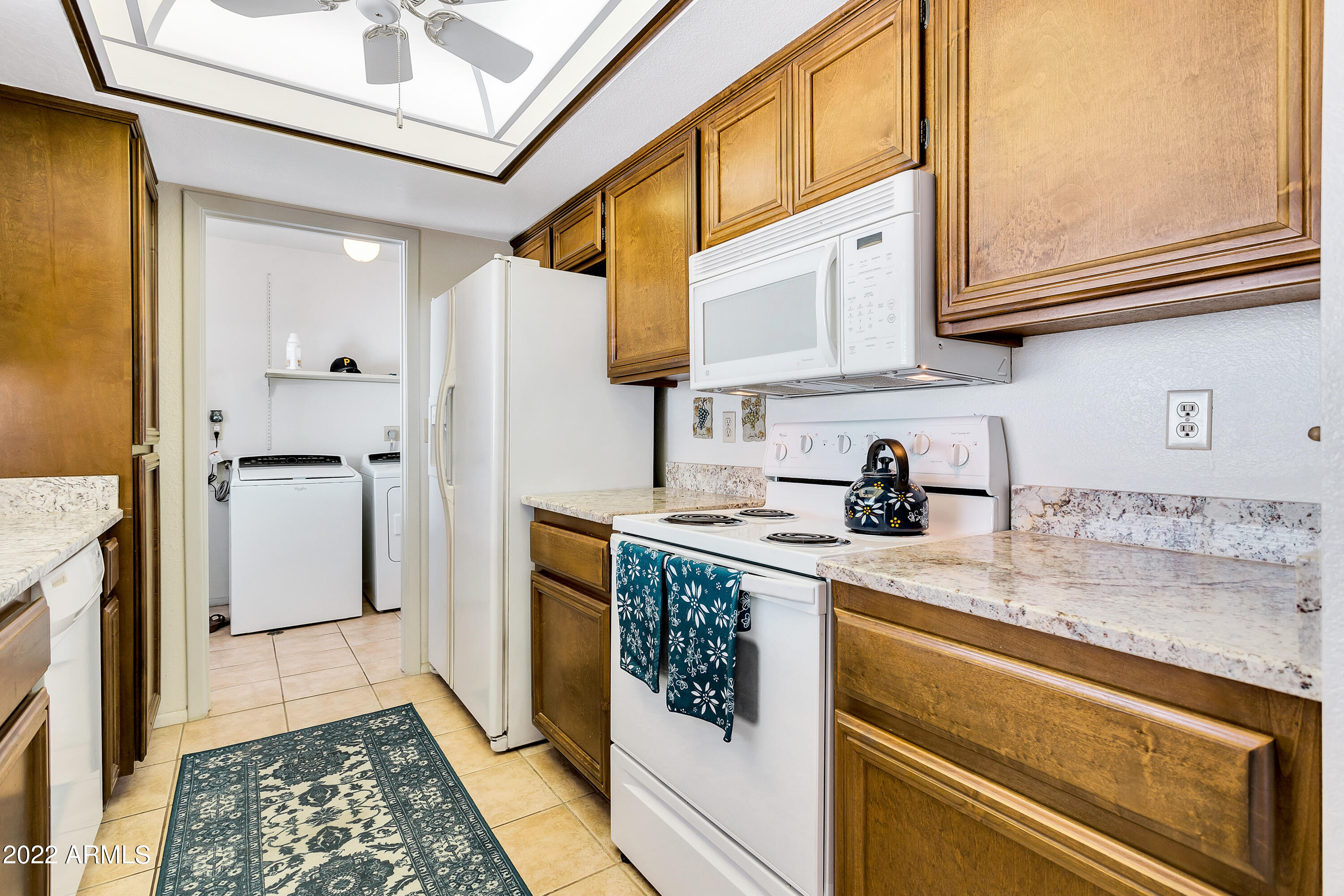 930 East Wagoner Road Phoenix, AZ 85022 - Photo 8 of 20 White appliances