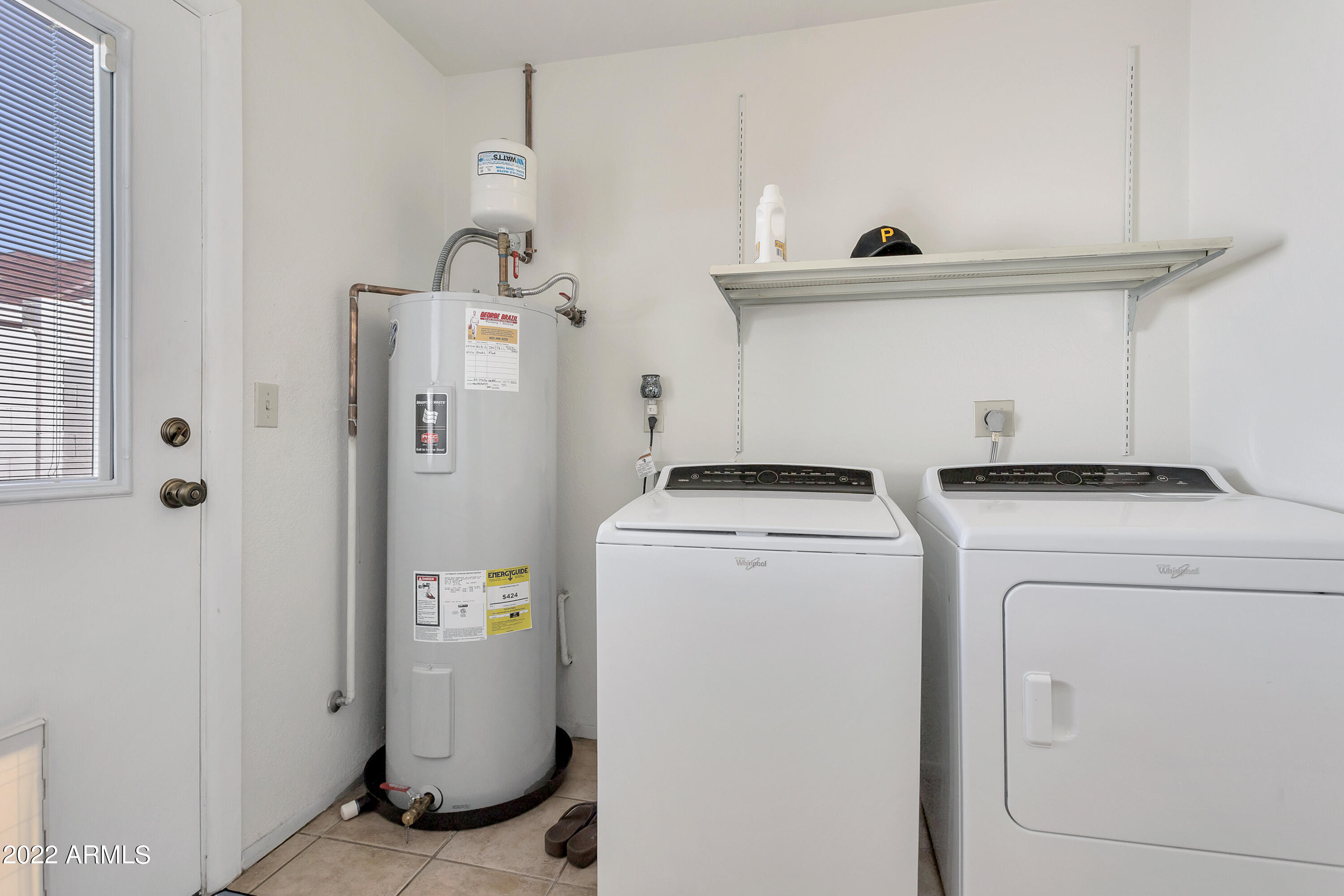 930 East Wagoner Road Phoenix, AZ 85022 - Photo 9 of 20 Inside laundry