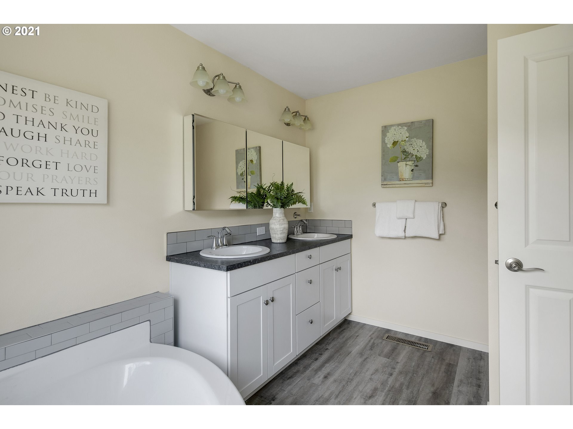 11400 Johns Landing Road Carlton, OR 97111 - Photo 13 of 28 Gallery Image 13