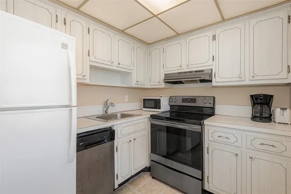 $2,095 | 710 North Ocean Boulevard, Unit 701, Pompano Beach, FL 33062