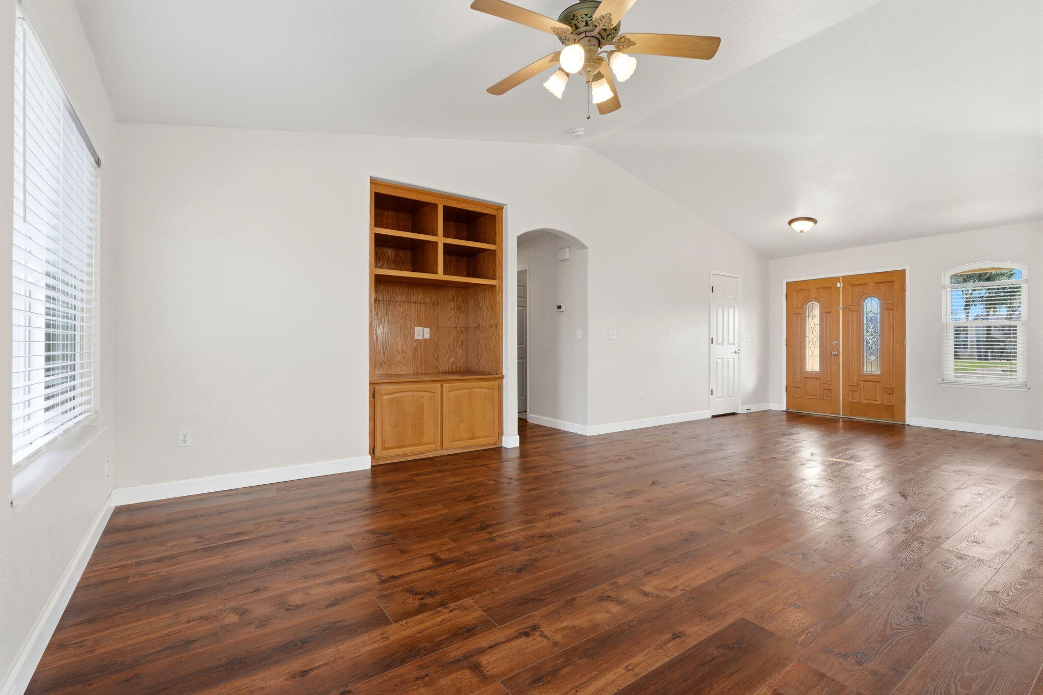 952 Scotland Street Lemoore, CA 93245 - Photo 20 of 53 Living Area