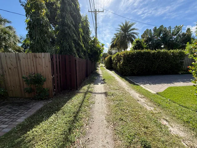 $3,800 | 1219 North Lakeside Drive, Lake Worth Beach, FL 33460