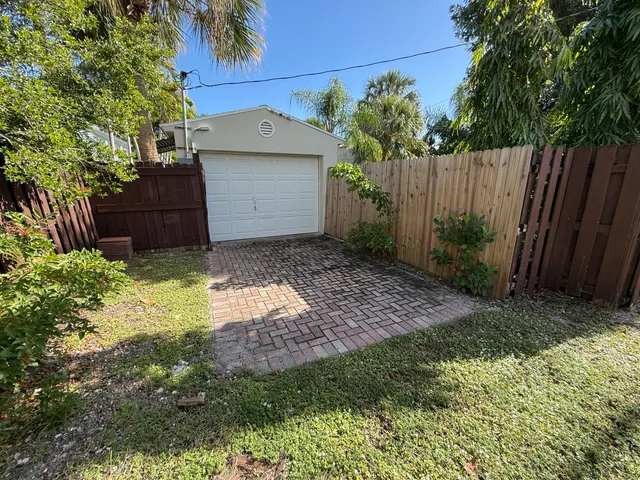 $3,800 | 1219 North Lakeside Drive, Lake Worth Beach, FL 33460