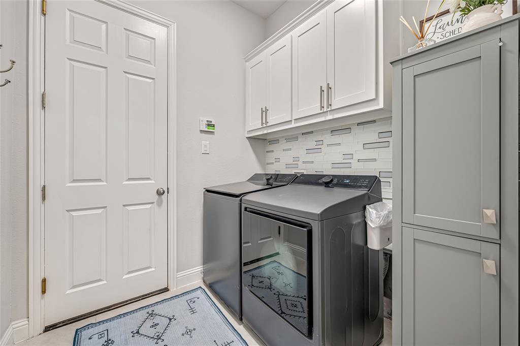 12412 Cottage Lane Frisco, TX 75035 - Photo 17 of 40 Laundry Room With Built-ins
