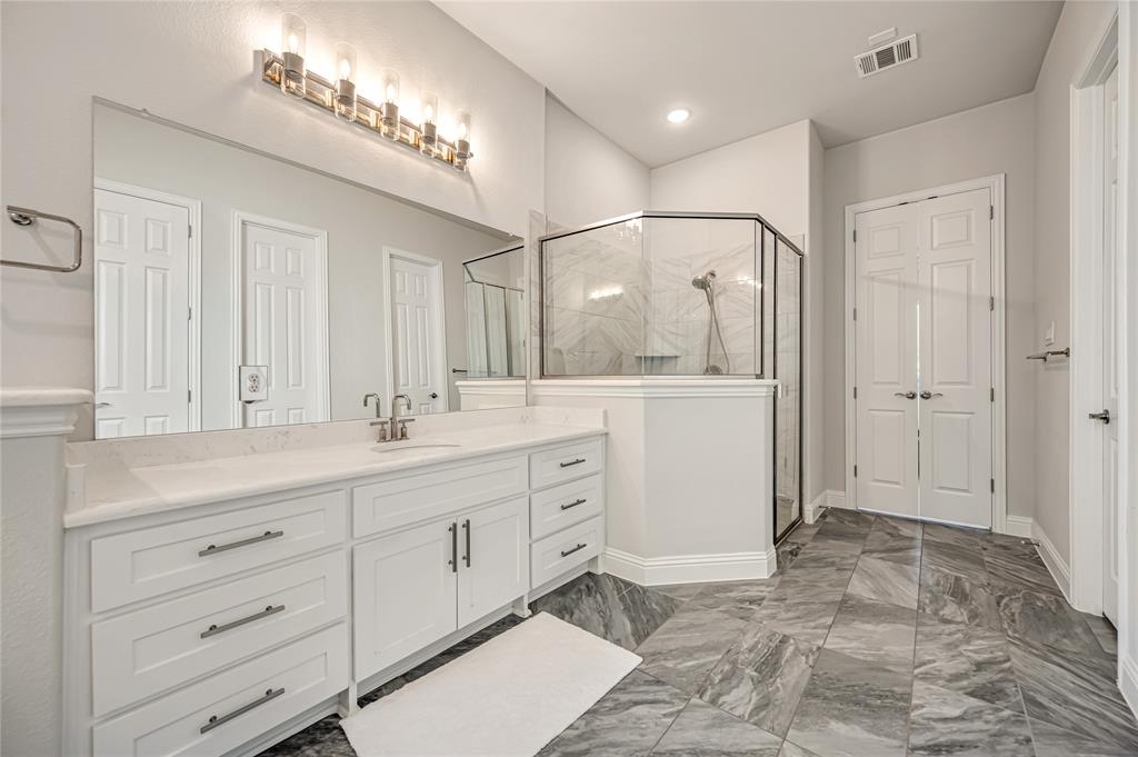 12412 Cottage Lane Frisco, TX 75035 - Photo 22 of 40 Primary Ensuite