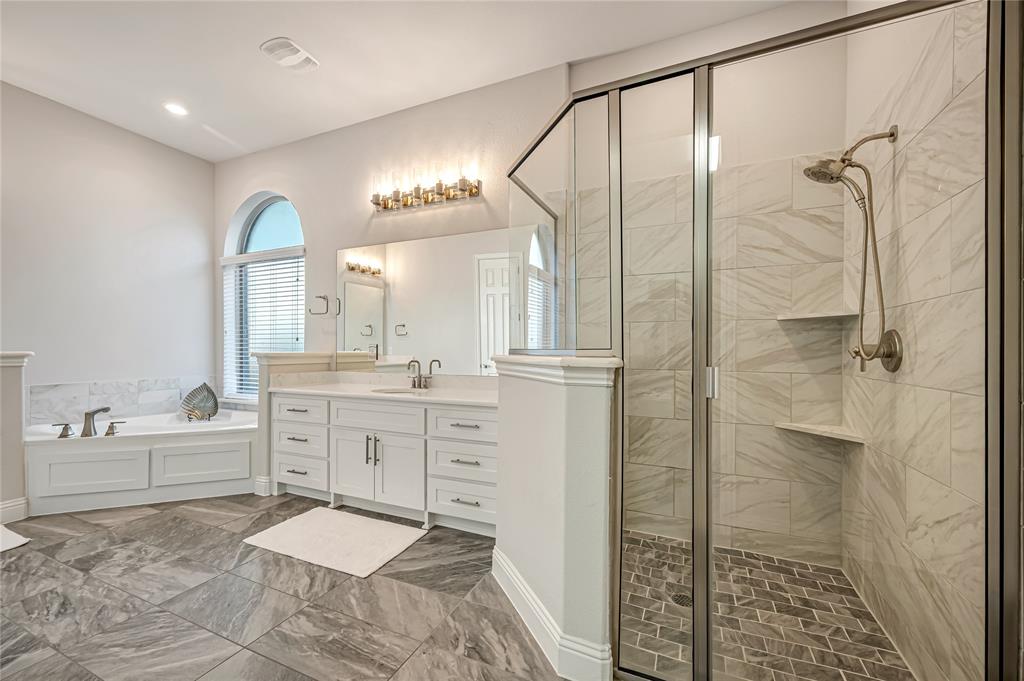 12412 Cottage Lane Frisco, TX 75035 - Photo 23 of 40 Primary Ensuite