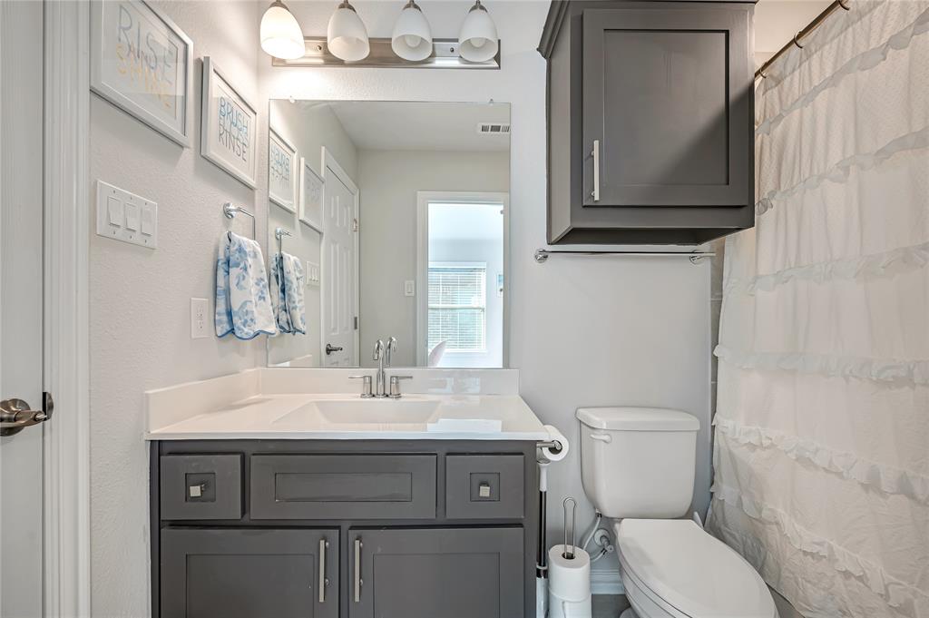 12412 Cottage Lane Frisco, TX 75035 - Photo 29 of 40 4th Bathroom upstairs