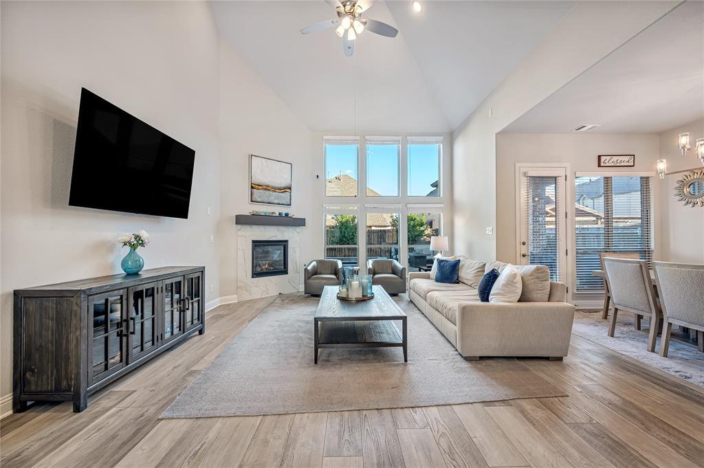 12412 Cottage Lane Frisco, TX 75035 - Photo 6 of 40 Living Room