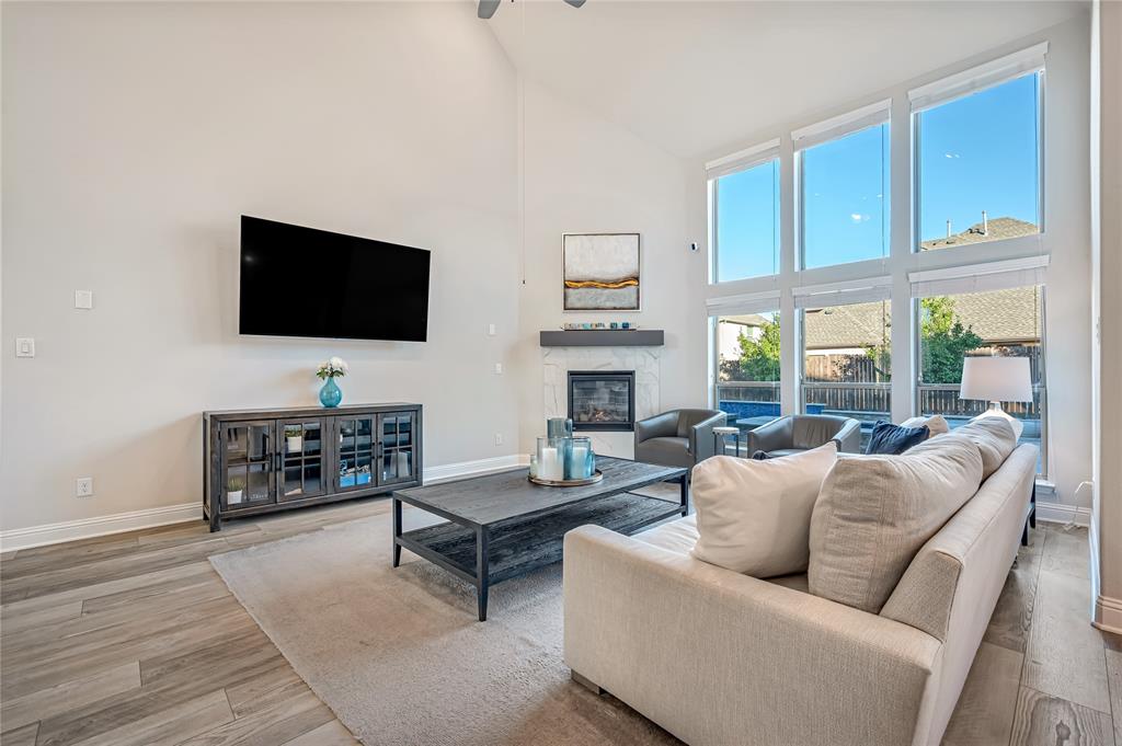 12412 Cottage Lane Frisco, TX 75035 - Photo 10 of 40 Living Room