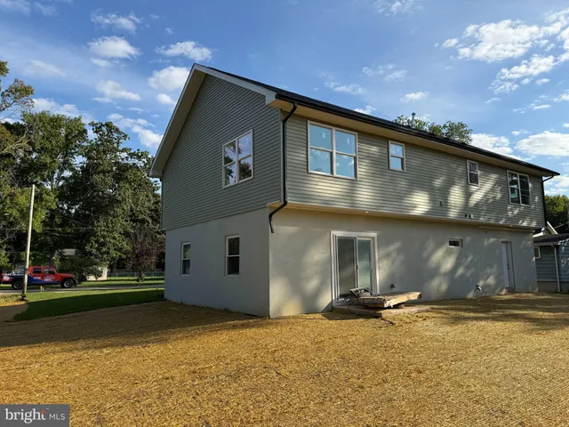 a front view of house with yard