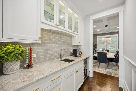 $1,985,000 | 909 Glenwood Lane, Glenview, IL 60025