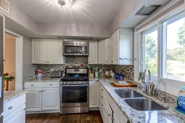 $295,000 | 571 Nash Road, Crystal Lake, IL 60014