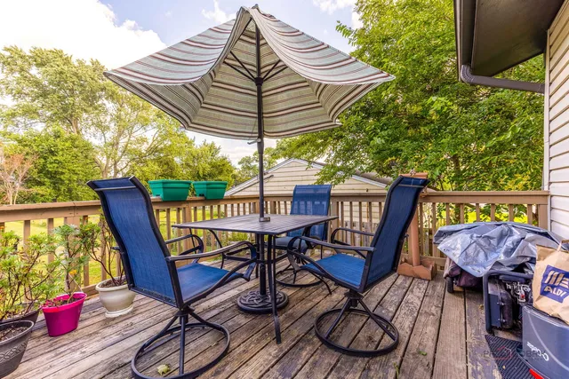 $295,000 | 571 Nash Road, Crystal Lake, IL 60014