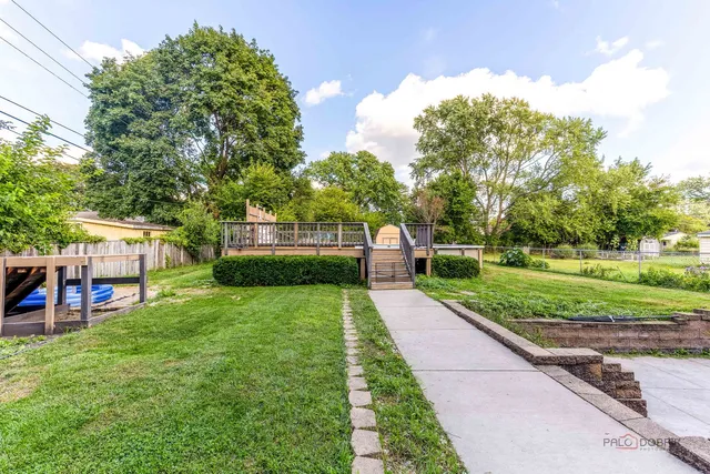 $295,000 | 571 Nash Road, Crystal Lake, IL 60014