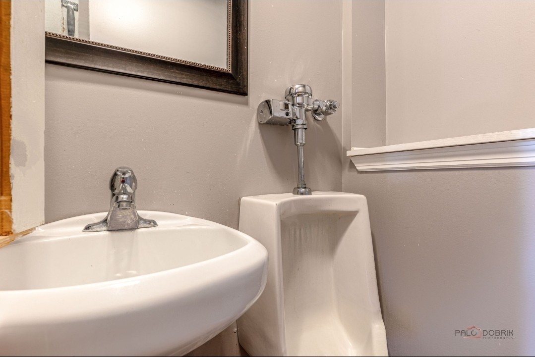 571 Nash Road Crystal Lake, IL 60014 - Photo 29 of 29 a bathroom with a sink and mirror