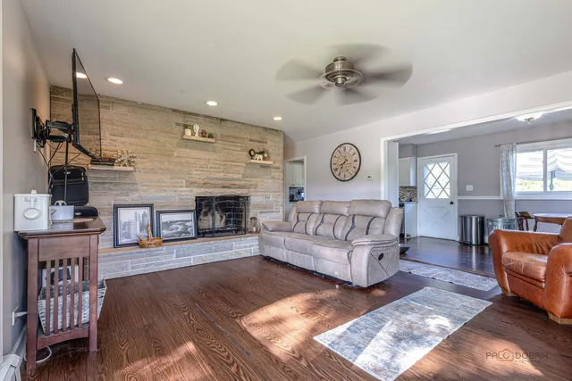 $295,000 | 571 Nash Road, Crystal Lake, IL 60014