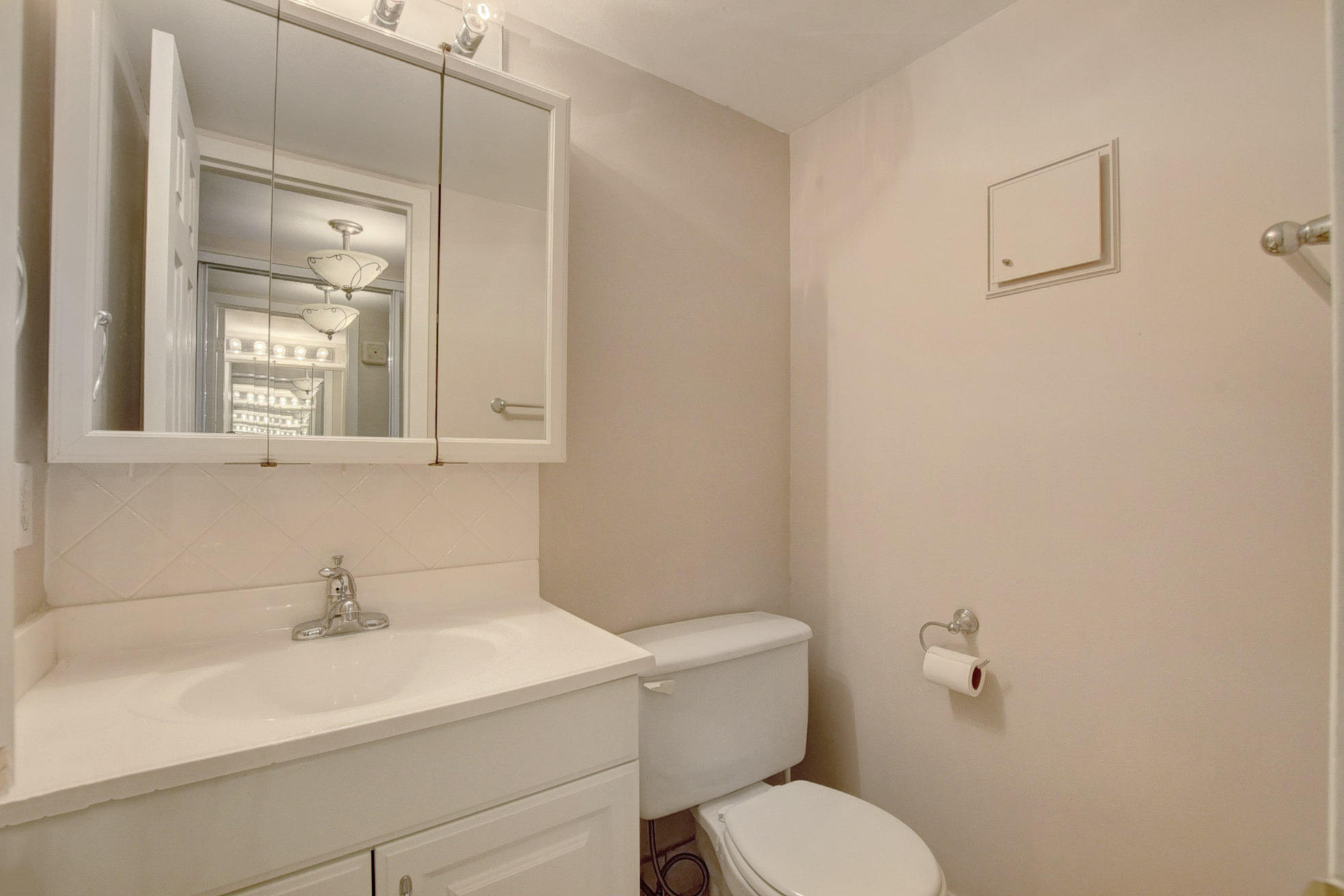 191 Mansfield F Boca Raton, FL 33434 - Photo 11 of 42 Guest bath