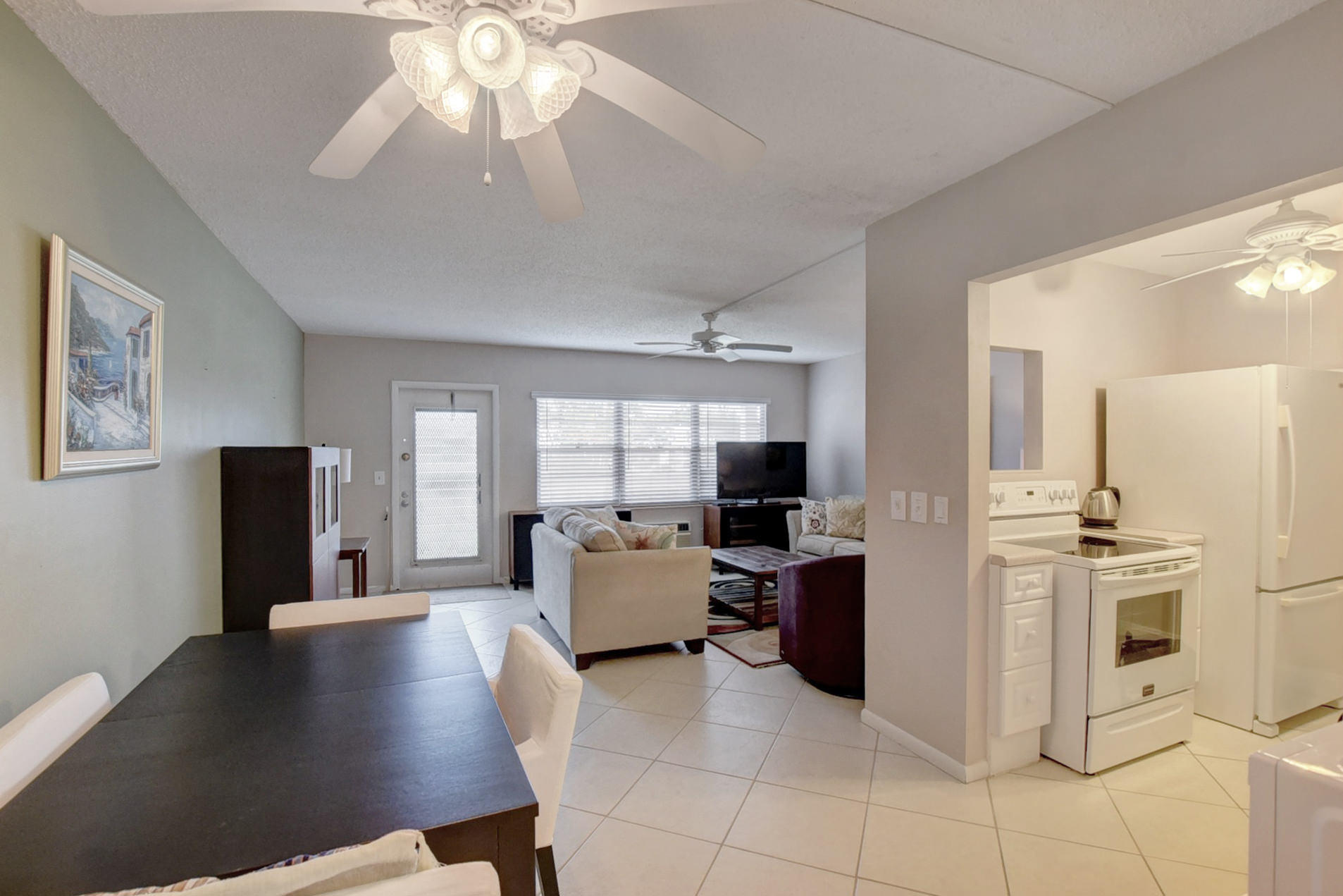 191 Mansfield F Boca Raton, FL 33434 - Photo 9 of 42 Dining into living
