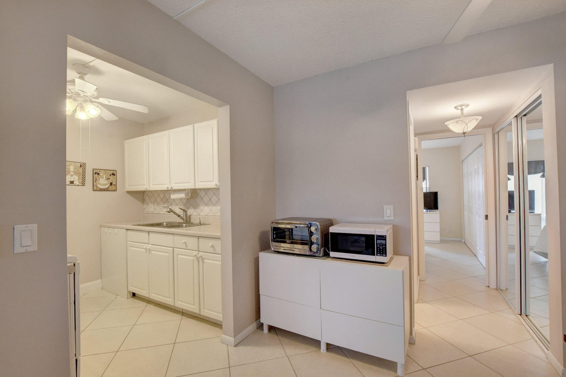 191 Mansfield F Boca Raton, FL 33434 - Photo 10 of 42 microwave