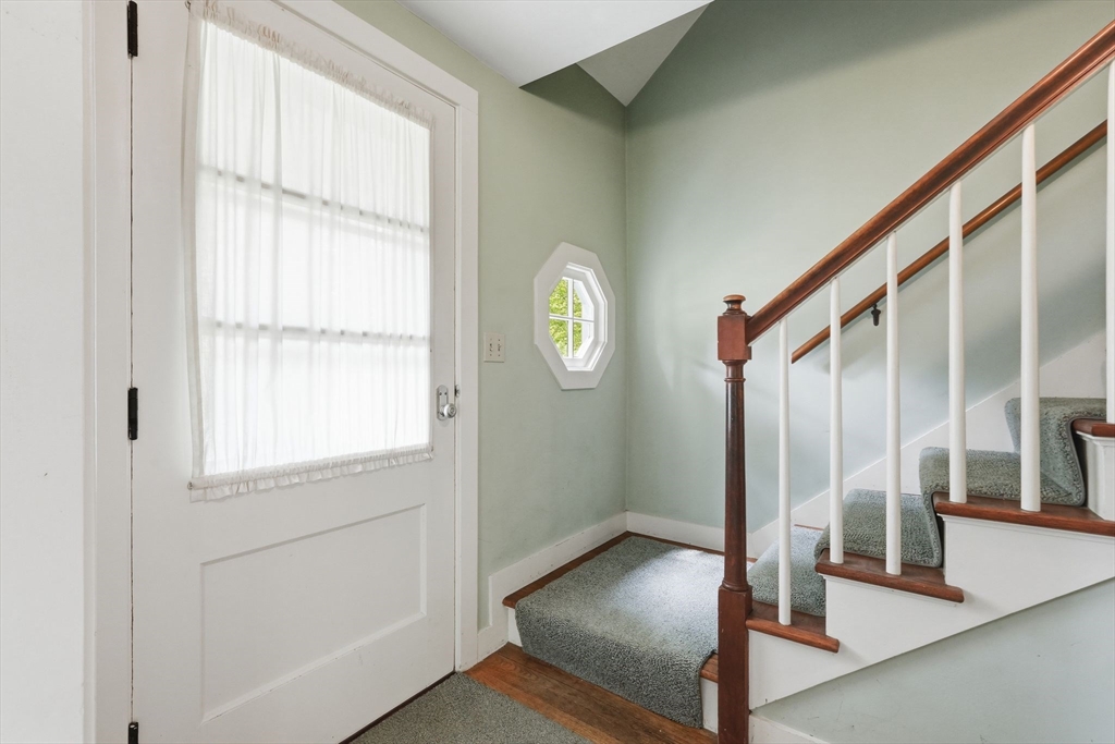 102 Blue Hills Road Amherst, MA 01002 - Photo 5 of 40