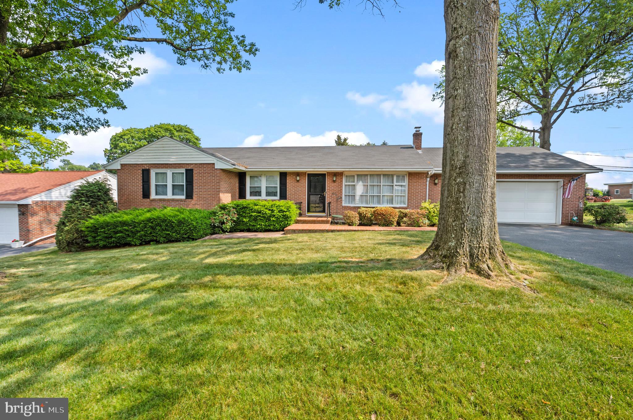 838 Whitner Road Reading, PA 19605 - Photo 3 of 23