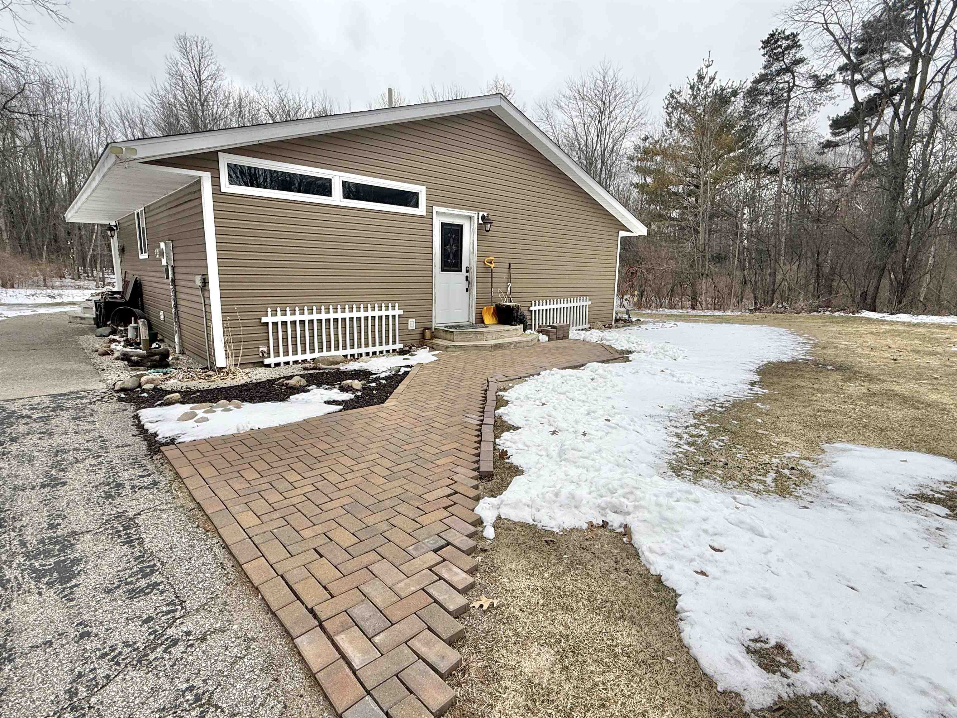 3489 Bay Arenac Line Road Pinconning, MI 48650 - Photo 4 of 31