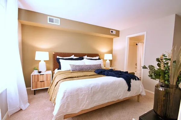 $2,579 | 4117 Landing Drive, Unit 2C, Aurora, IL 60504