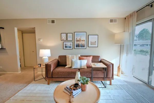 $2,579 | 4117 Landing Drive, Unit 2C, Aurora, IL 60504
