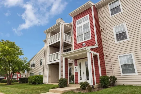 $2,579 | 4117 Landing Drive, Unit 2C, Aurora, IL 60504