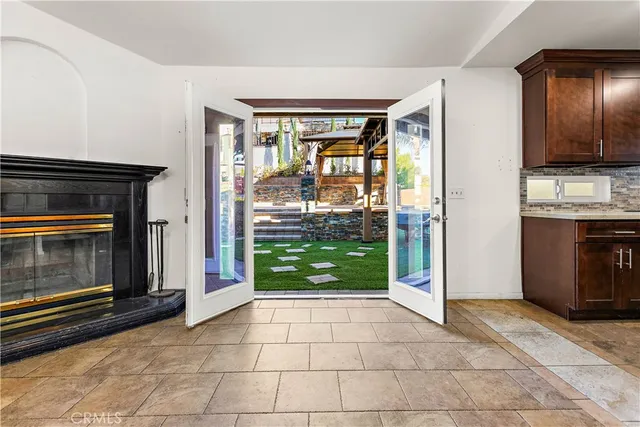 a view of a entrance door of the house