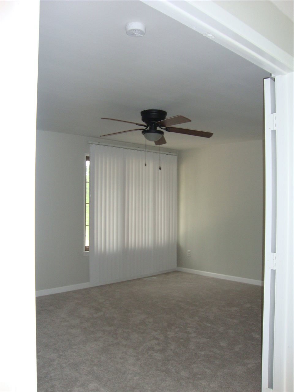24678 Chalk Farm Road North Warren, MI 48091 - Photo 29 of 37 31391860-28.JPG