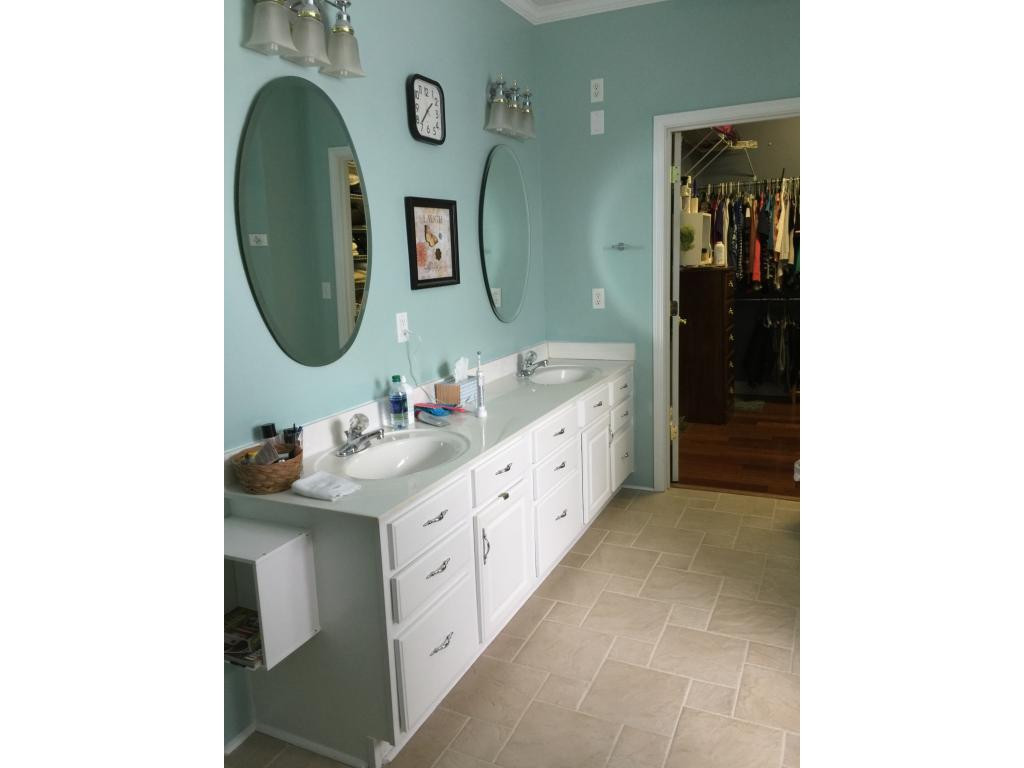 1075 Mt Hebron Road Greeneville, TN 37743 - Photo 12 of 22 Master BA to walk in closet