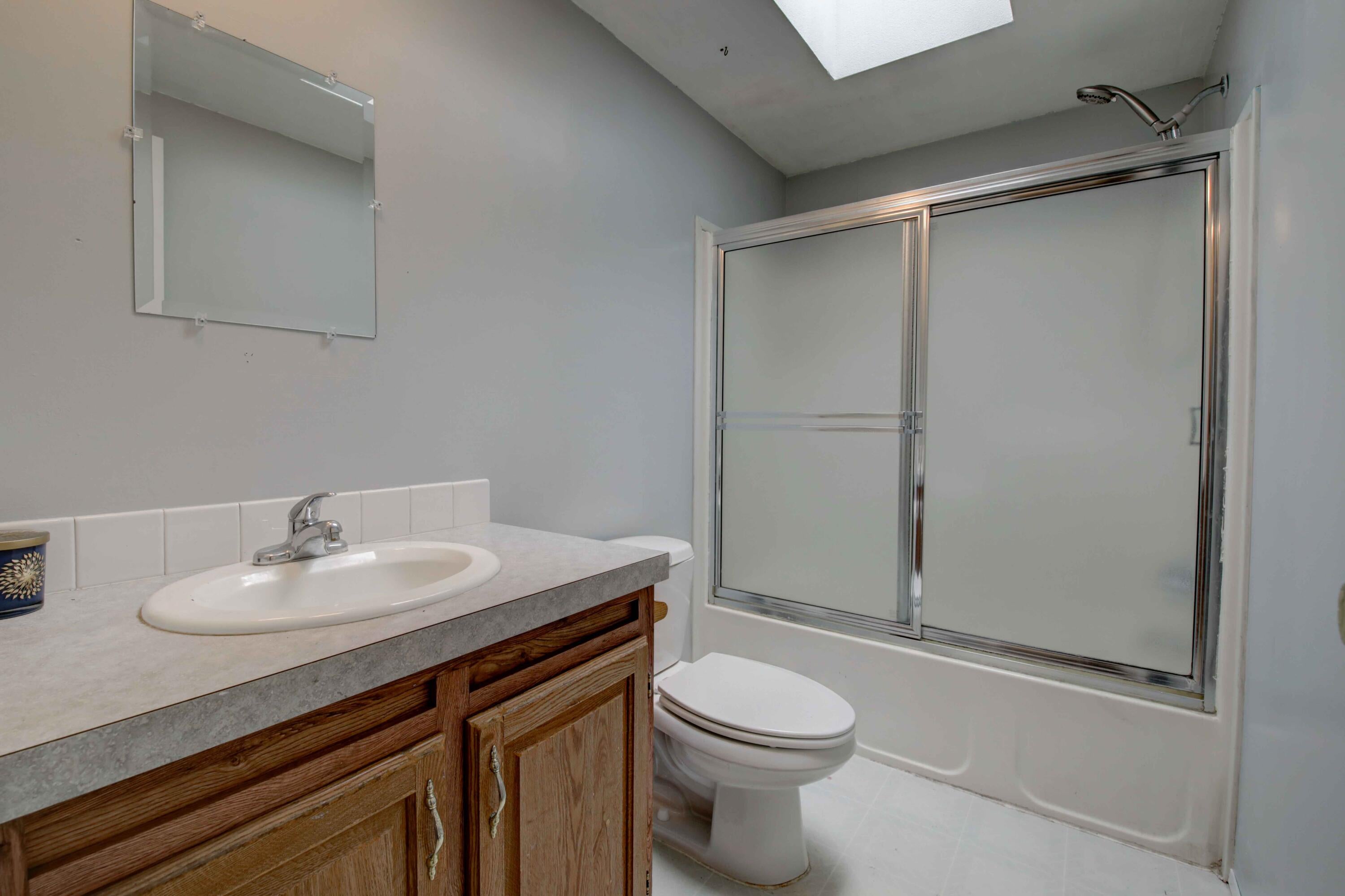 60184 Crater Road Bend, OR 97702 - Photo 19 of 29 Full bathroom on South side of home.